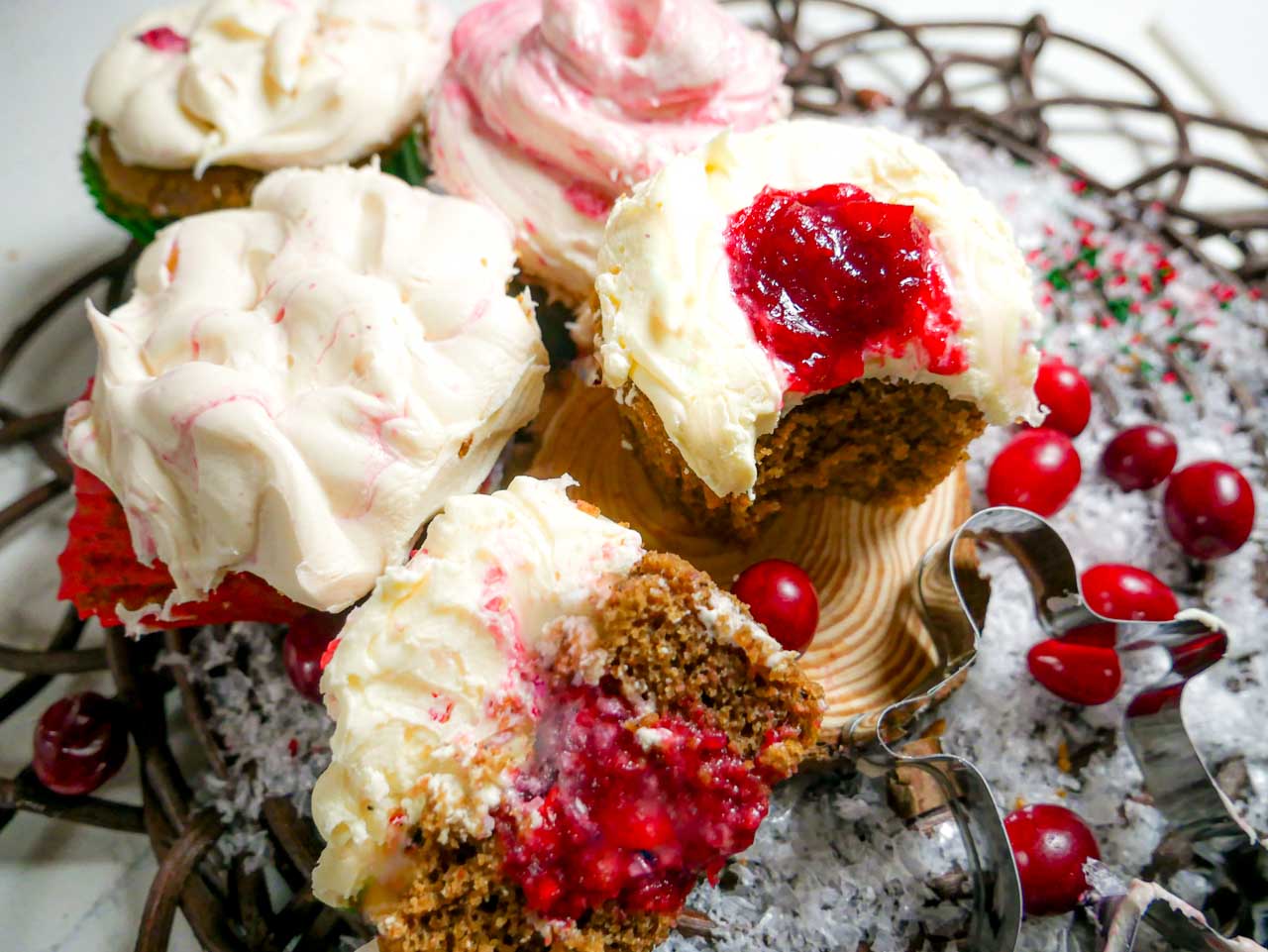 Cranberry gingerbread cupcakes