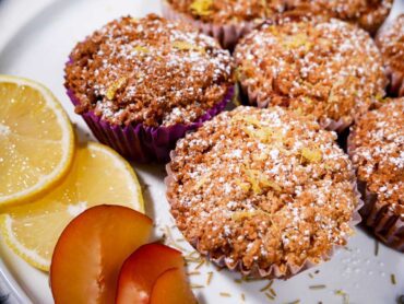 Plum muffins with crumble